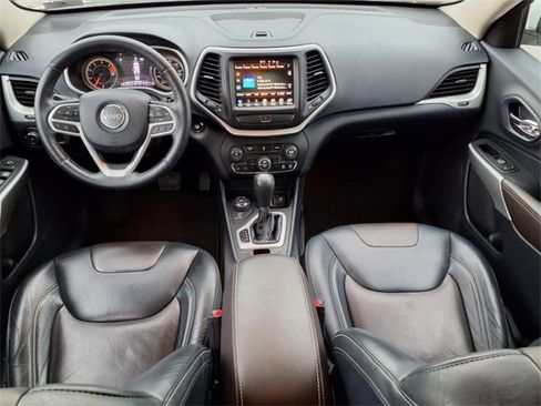 Used 2017 Jeep Cherokee Limited image 8