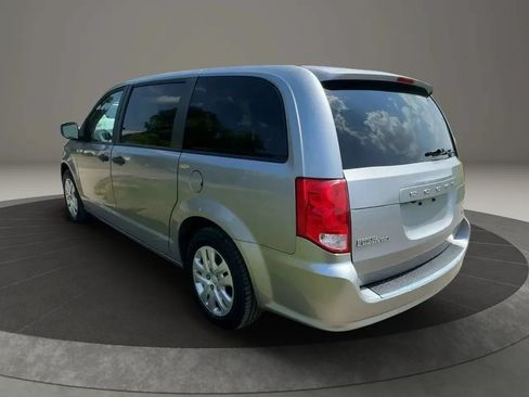 Used 2019 Dodge Grand Caravan SE FWD image 4