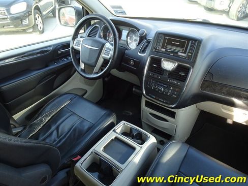 Used 2014 Chrysler Town & Country Touring-L w/ Driver Convenience Group FWD image 14