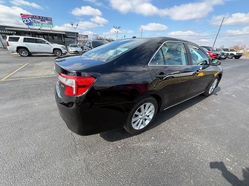 Used 2012 Toyota Camry XLE w/ Leather Pkg image 3