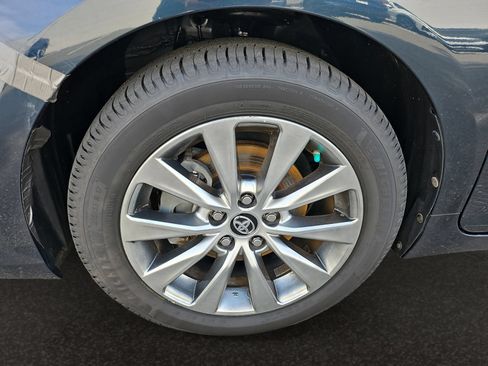 Used 2015 Toyota Camry XLE FWD image 38