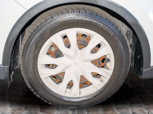 Used 2019 Toyota C-HR LE image 37