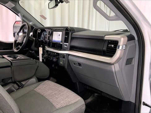 Used 2023 Ford F250 XLT w/ FX4 Off-Road Package image 26