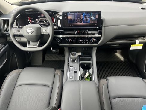 New 2026 Nissan Pathfinder SL FWD image 2