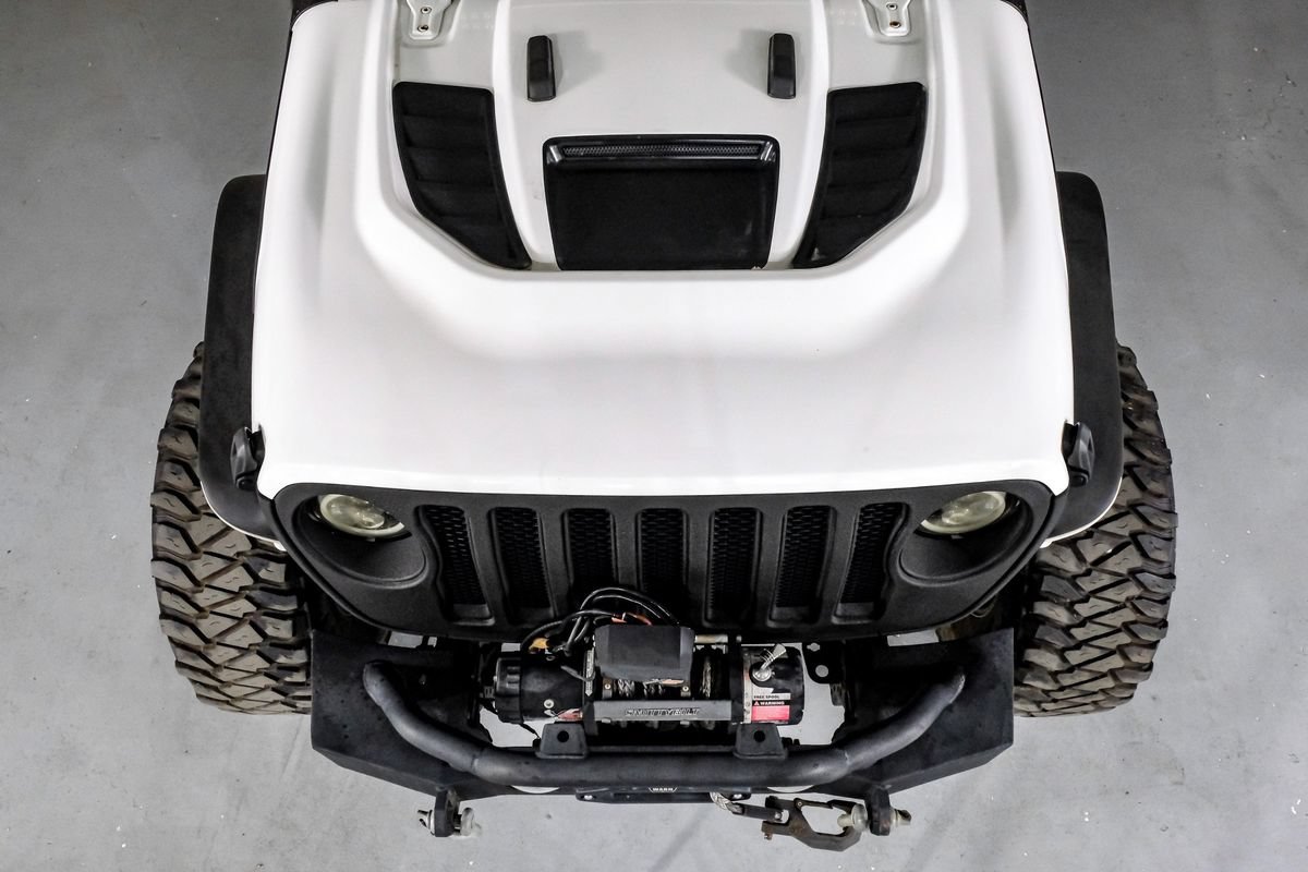 Used 2018 Jeep Wrangler Unlimited Sahara AWD/4WD image 36