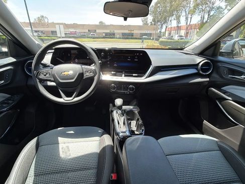 Used 2026 Chevrolet Trax LT FWD image 22