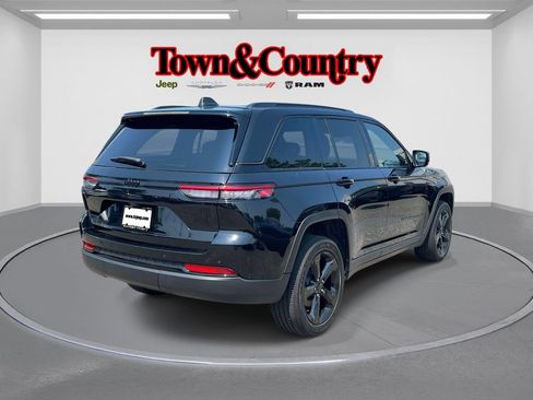 Certified 2023 Jeep Grand Cherokee Altitude AWD/4WD image 7