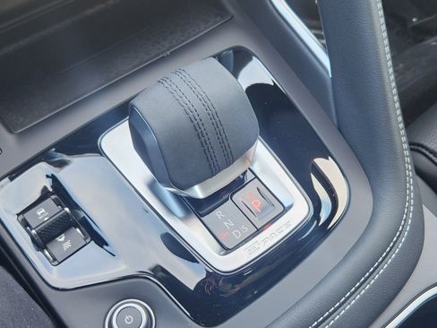 New 2024 Jaguar E-PACE R-Dynamic SE image 12