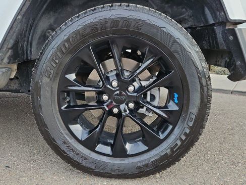 Used 2022 Jeep Wrangler Unlimited Sahara w/ Cold Weather Group image 23