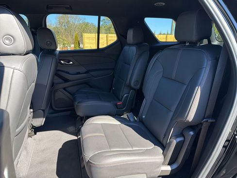 Used 2023 Chevrolet Traverse RS image 33