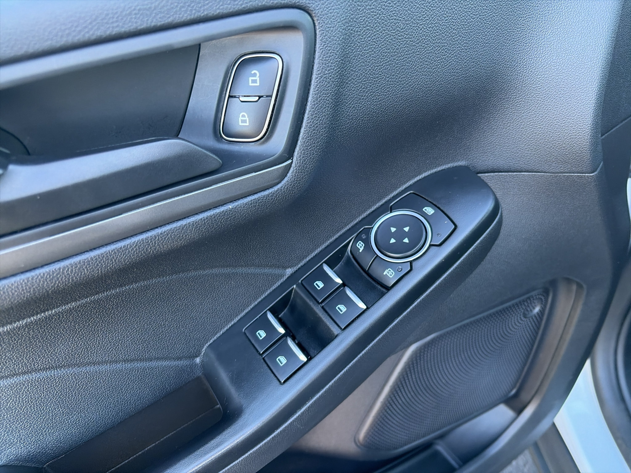 Used 2025 Ford Escape Active AWD/4WD image 19