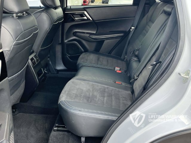 Used 2024 Mitsubishi Outlander SE Black Edition AWD/4WD image 17