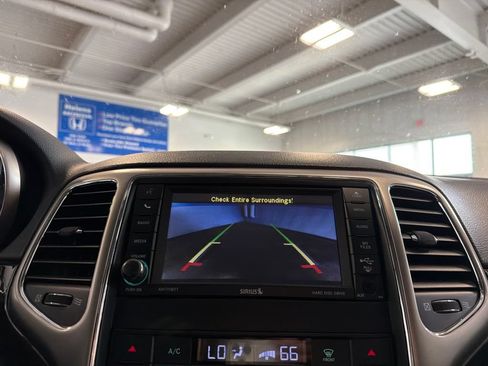 Used 2013 Jeep Grand Cherokee Laredo AWD/4WD image 9