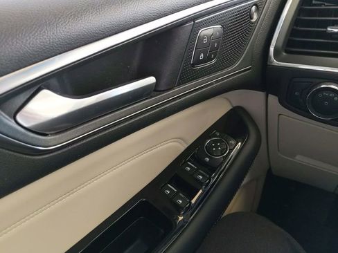 Used 2019 Ford Edge Titanium w/ Equipment Group 301A AWD/4WD image 32