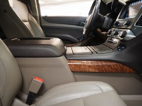 Used 2018 Chevrolet Suburban Premier image 32