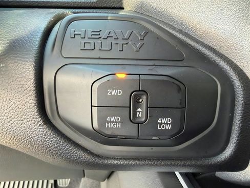 Used 2025 RAM 3500 Big Horn AWD/4WD image 29