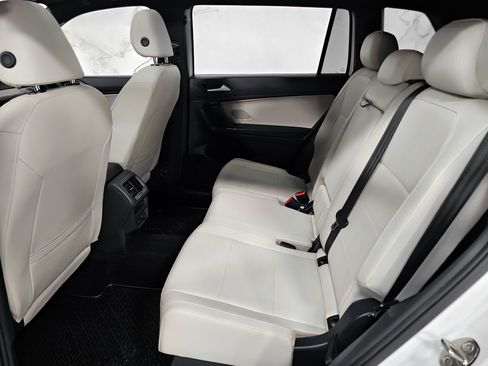 Used 2020 Volkswagen Tiguan SE R-Line image 20