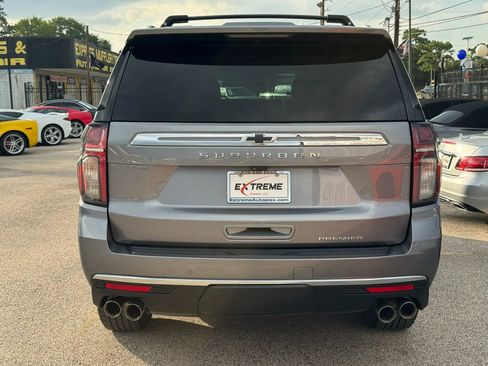 Used 2021 Chevrolet Suburban Premier w/ Premium Package RWD image 3