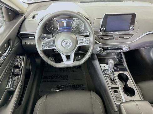 Certified 2021 Nissan Altima 2.5 SV image 4