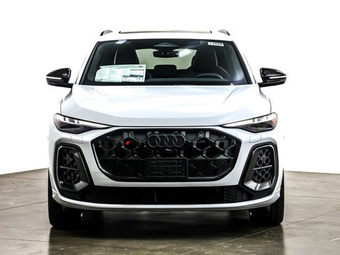 New 2025 Audi SQ5 Prestige image 2