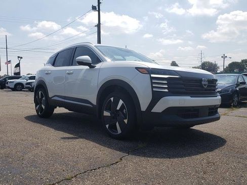 New 2025 Nissan Kicks SR w/ SR Premium Package image 9