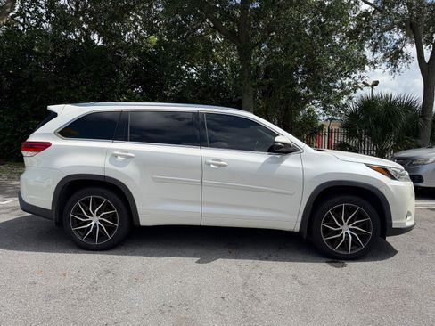 Used 2019 Toyota Highlander Limited Platinum AWD/4WD image 8