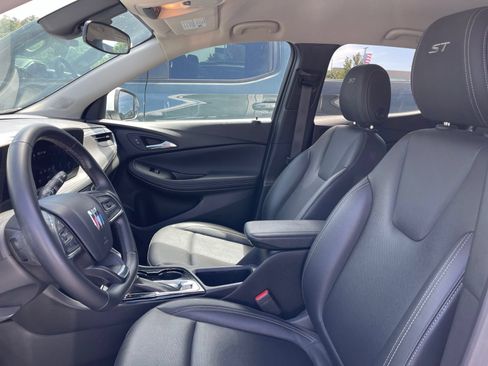 Used 2024 Buick Encore GX Sport Touring FWD image 5