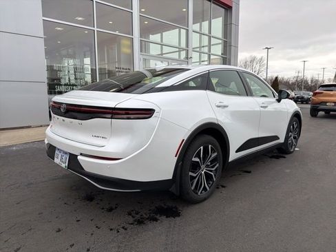 Certified 2023 Toyota Crown Limited image 7