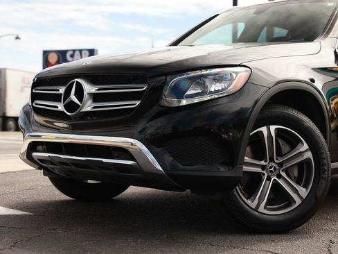 Used 2019 Mercedes-Benz GLC 300 w/ Premium Package image 28
