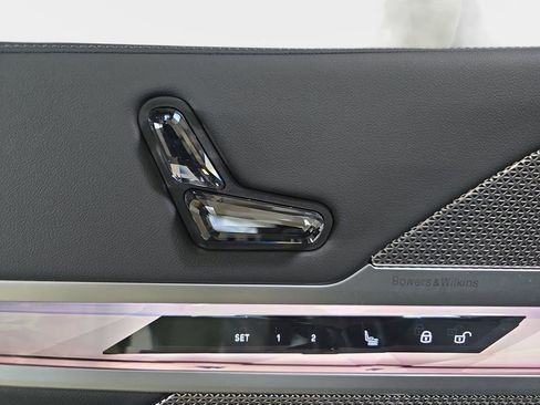 Used 2023 BMW 740i w/ Parking Assistance Package image 28