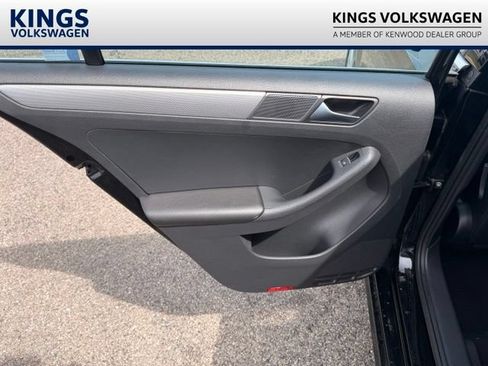Used 2015 Volkswagen Jetta SE FWD image 11