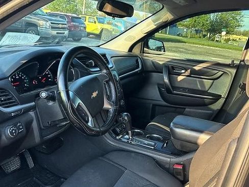 Used 2015 Chevrolet Traverse LT w/ Style and Technology Package FWD image 11