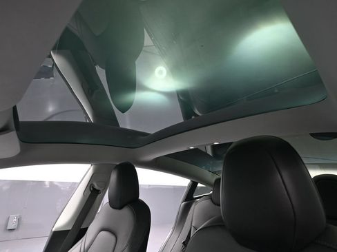 Used 2018 Tesla Model 3 Mid Range RWD image 23