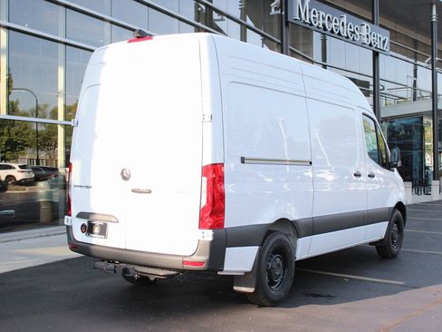 Used 2025 Mercedes-Benz Sprinter 2500 image 3