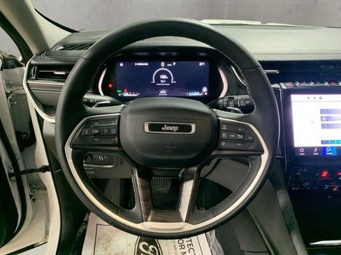 Used 2023 Jeep Grand Cherokee Limited image 48