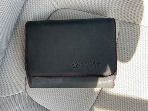 Used 2022 Toyota Corolla LE image 29