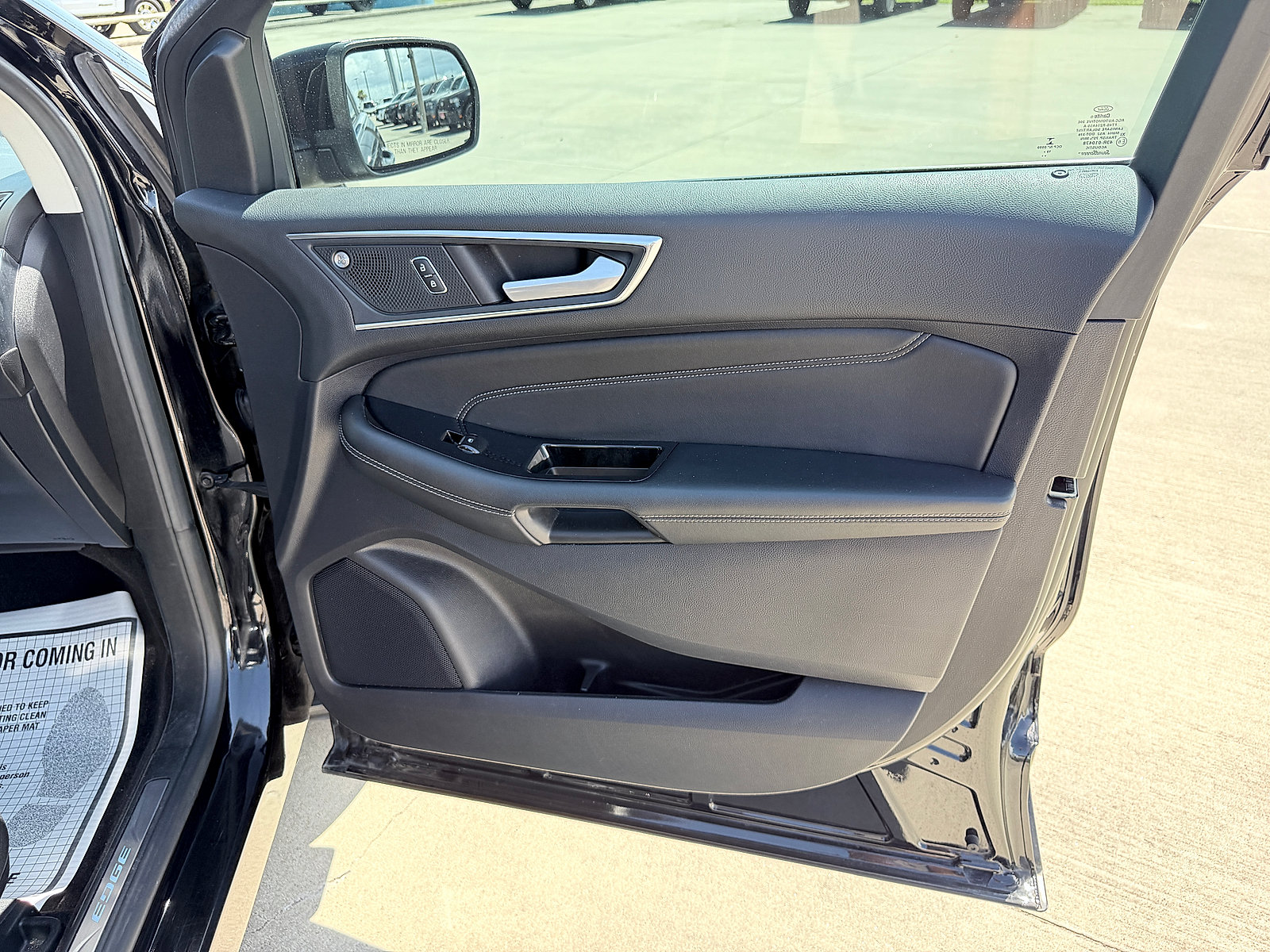 Used 2020 Ford Edge Titanium FWD image 12