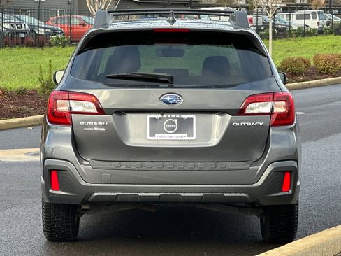 Used 2018 Subaru Outback 2.5i Premium image 4