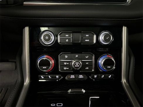 Used 2021 GMC Yukon Denali w/ Denali Premium Package image 18