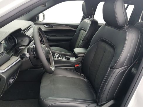 New 2026 Jeep Grand Cherokee Altitude image 19