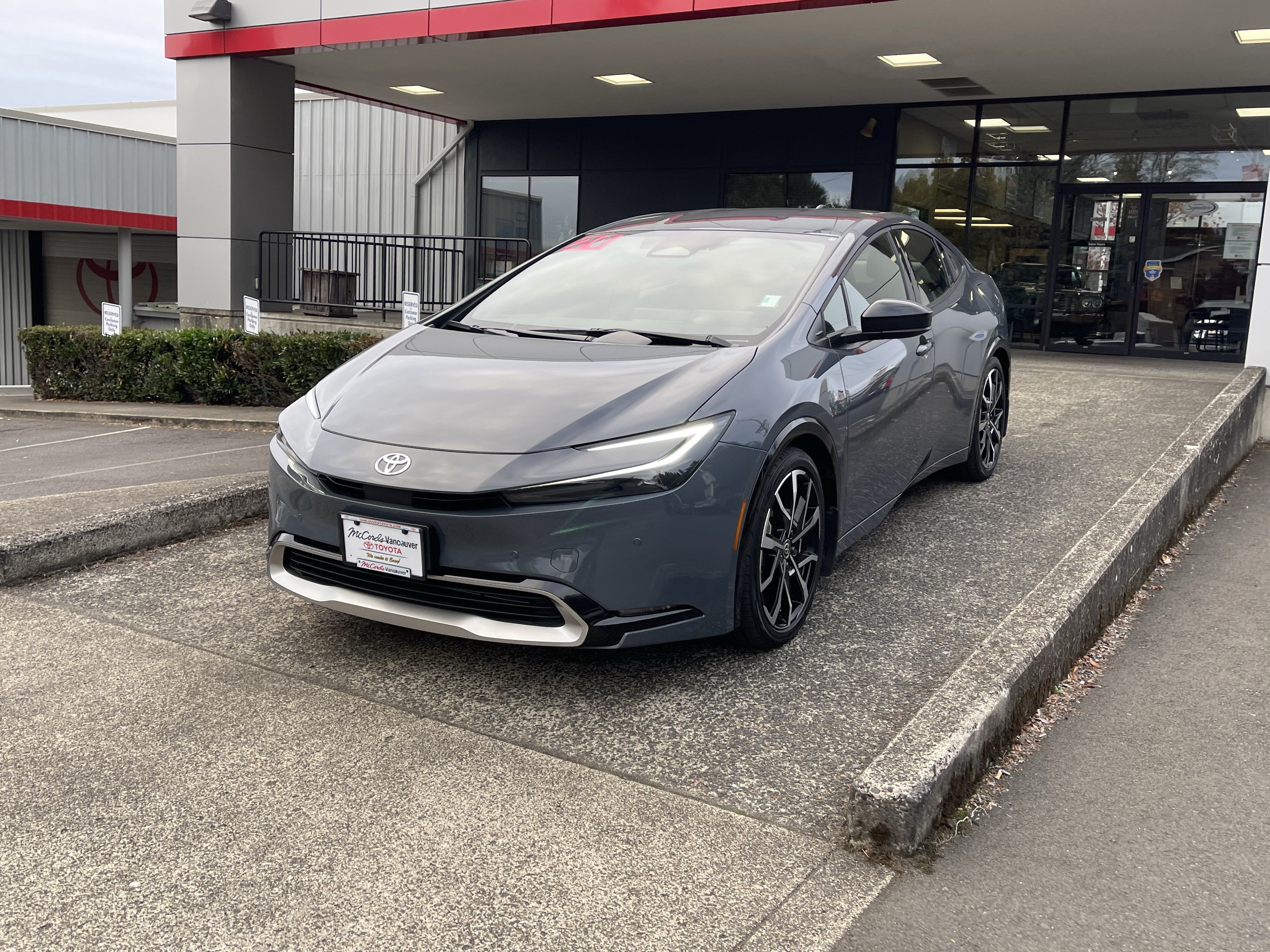 Certified 2024 Toyota Prius Prime FWD image 3