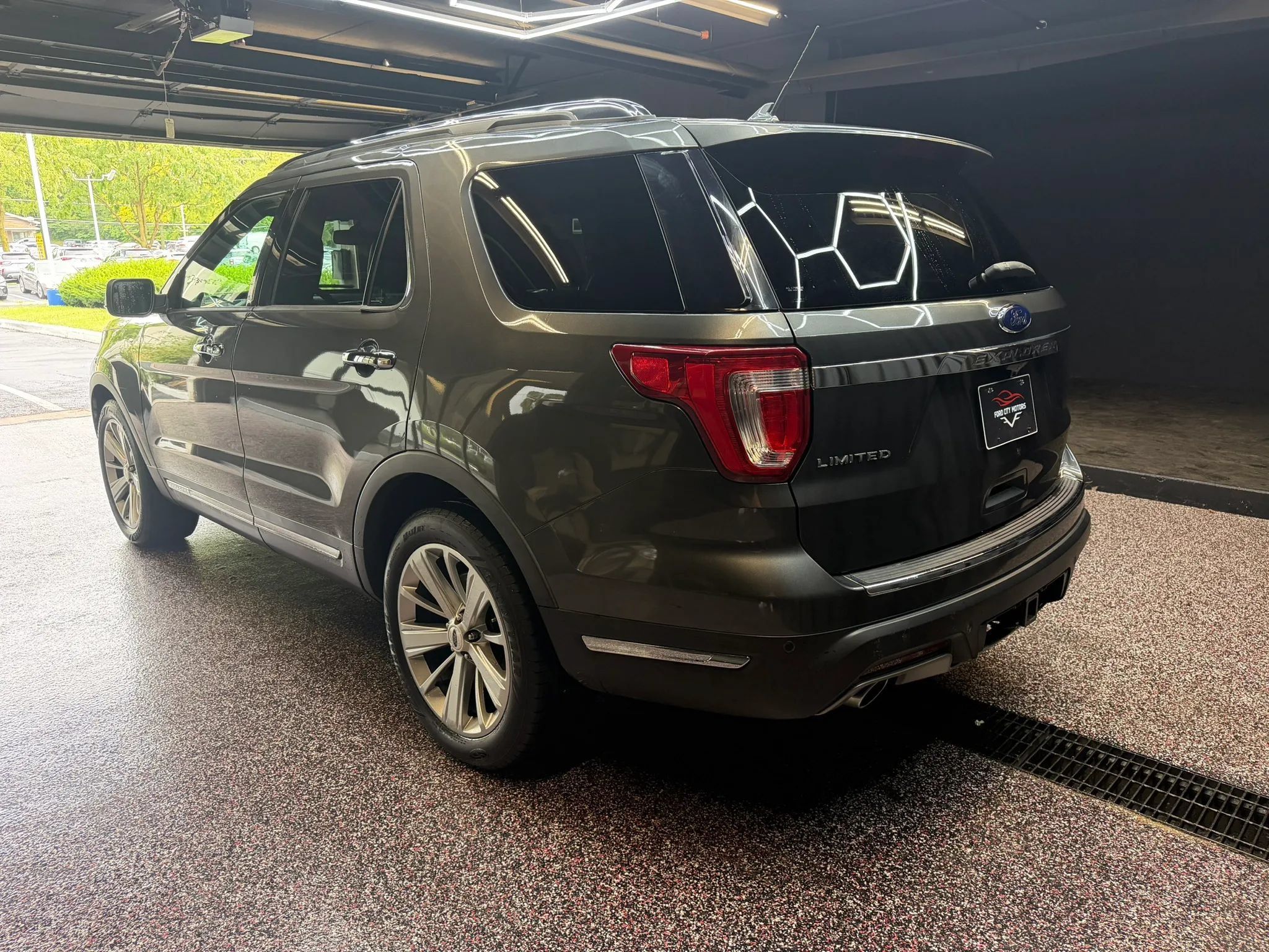 Used 2019 Ford Explorer Limited w/ Class III Trailer Tow Package FWD image 5