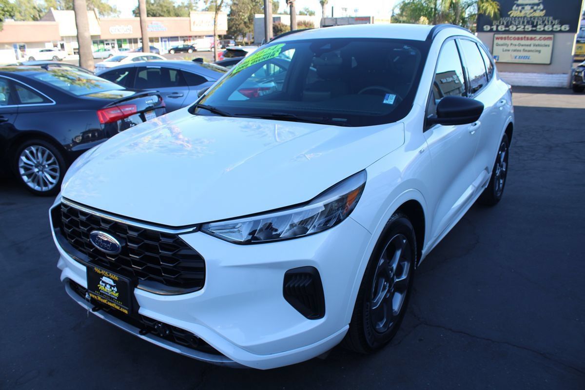Used 2024 Ford Escape ST-Line w/ Equipment Group 301A FWD image 4