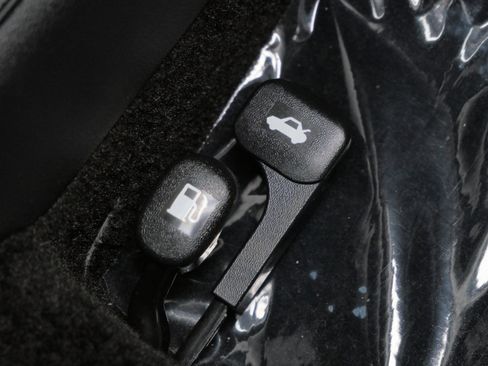 Certified 2025 Hyundai Elantra Sport image 34