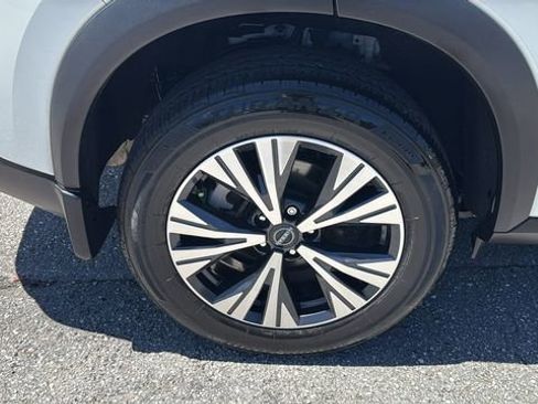 Used 2023 Nissan Rogue SV FWD image 11