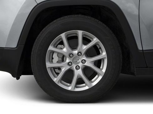 Used 2018 Jeep Cherokee Latitude image 14