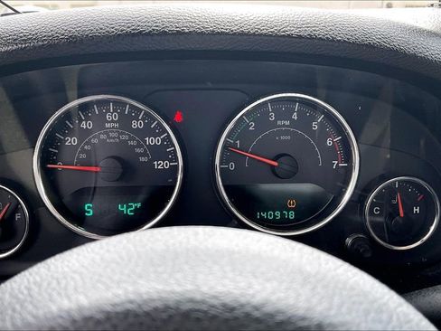 Used 2012 Jeep Wrangler Unlimited Sahara AWD/4WD image 13