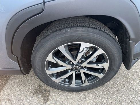 Used 2023 Toyota Corolla Cross XLE w/ Convenience Package FWD image 19