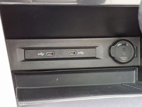 Used 2023 Volkswagen Tiguan SE R-Line image 25