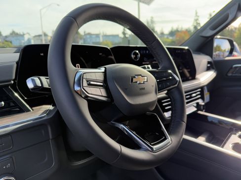 New 2026 Chevrolet Suburban Premier image 8